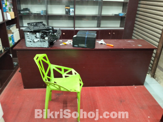 কম্পিউটার দোকানের রেক ইলেক্ট্রনিক সেটাপ